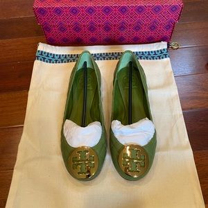 Tory Burch Quinn Ballet Flat Green/Gold size 5.5